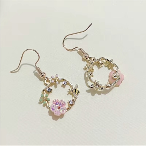 New Flower Bee Round Circle Gold Drop Earrings - Picture 2 of 4